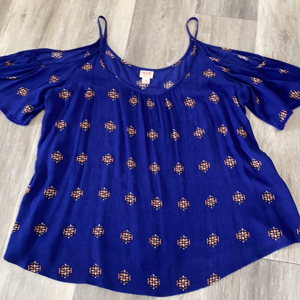 Women’s cold shoulder shirt blouse size XXL